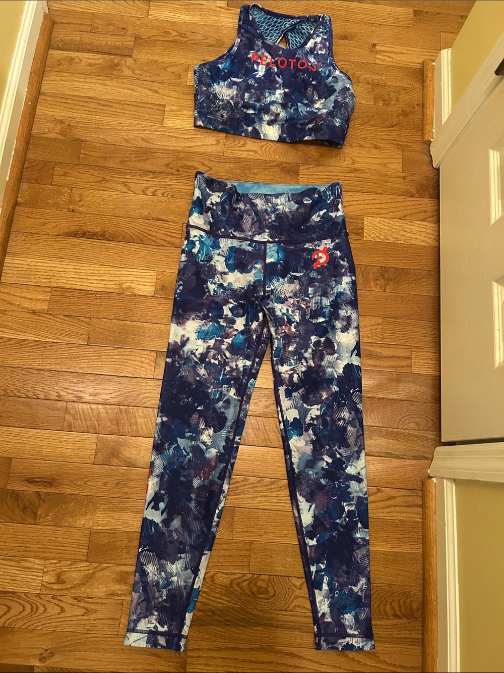 Peloton women’s  Blue Marble Print Legging with matching tank